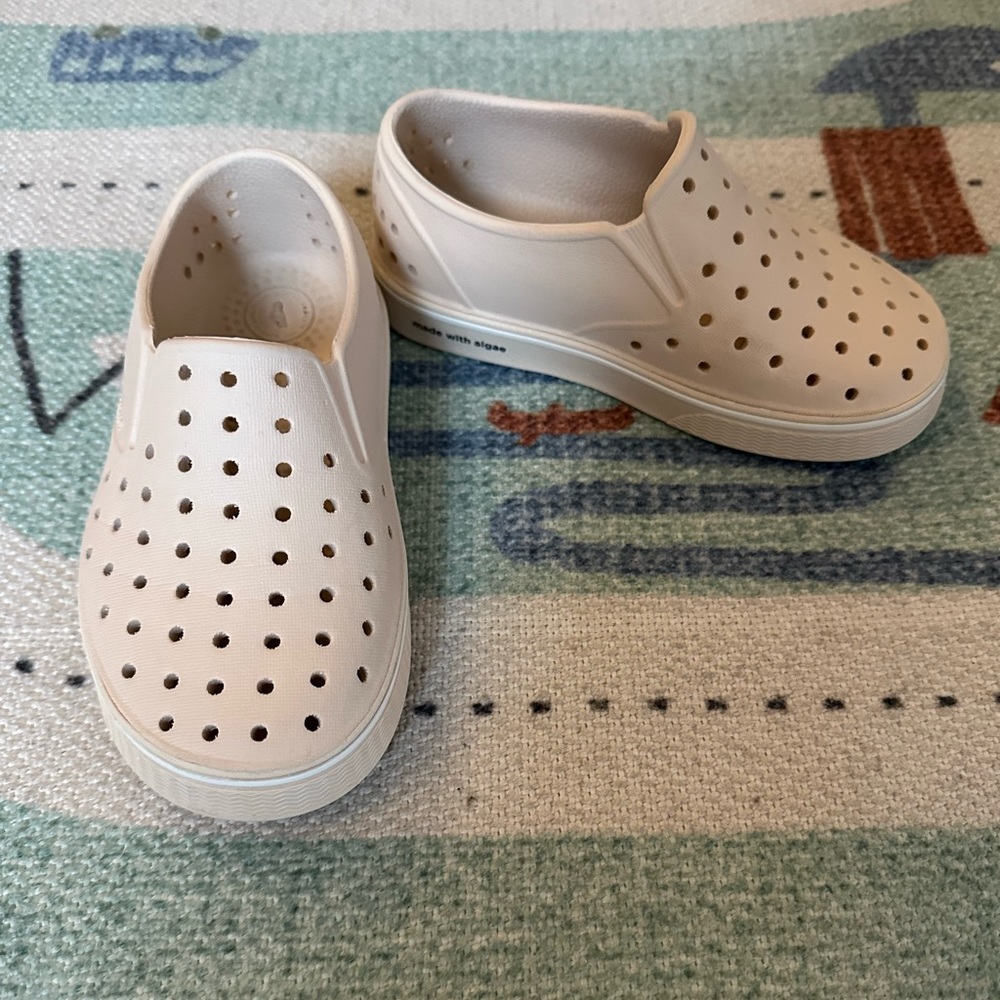 LIKE NEW toddler natives show boat boater style yacht